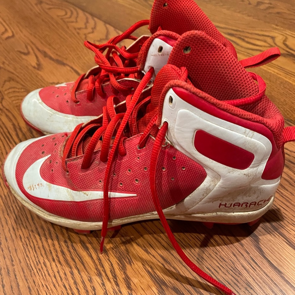 Nike baseball cleats size 4